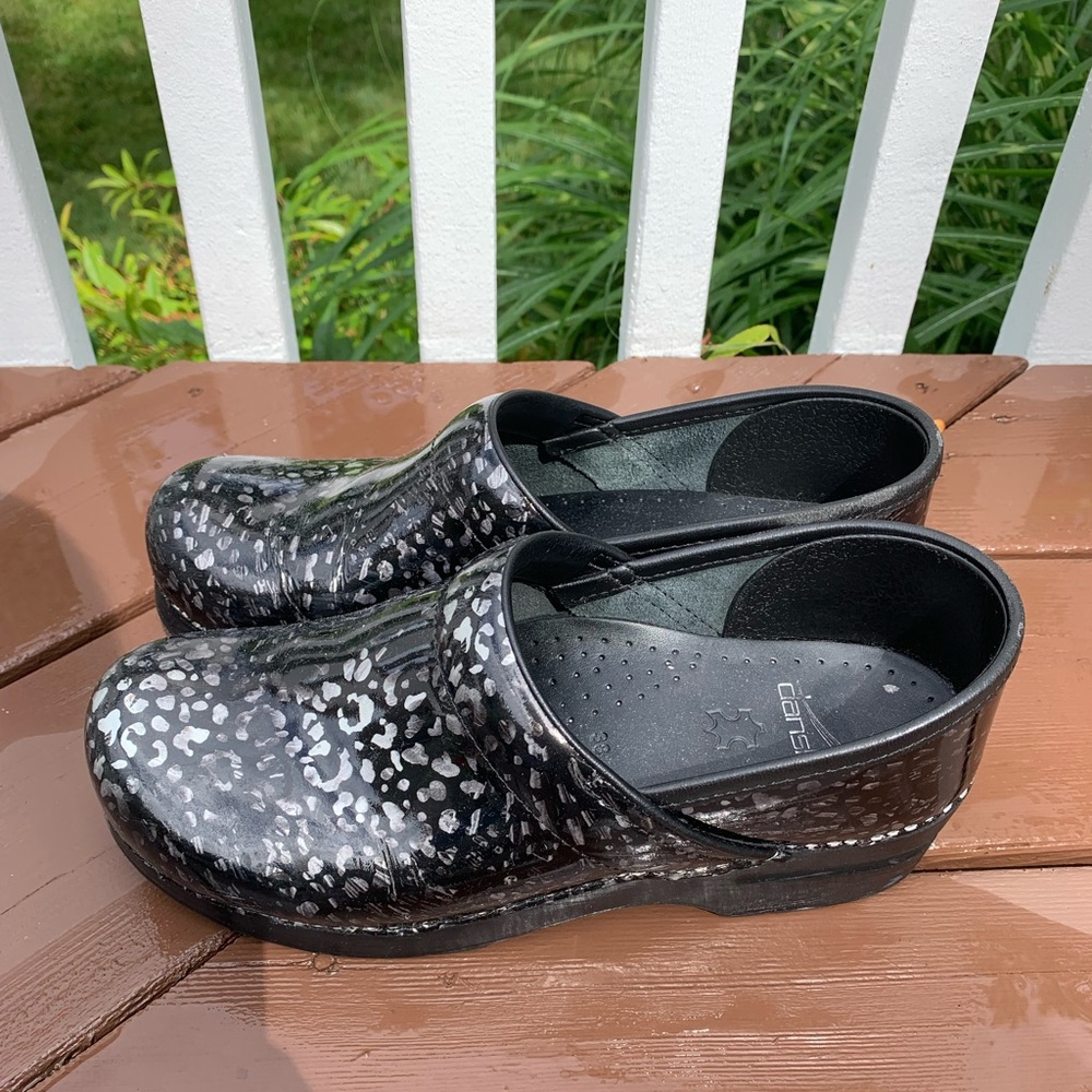 Dansko Women’s Clog Black/Silver Cheetah Print